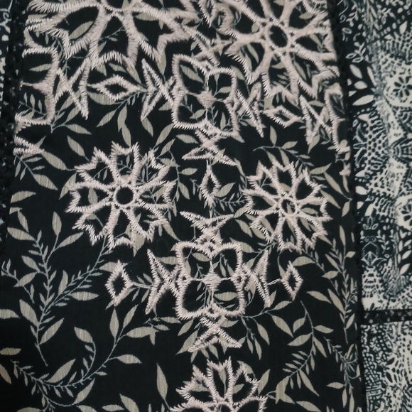 NWT Beautiful Knox Rose sleeveless blouse, embroidered design, see pic 3 - Picture 7 of 12